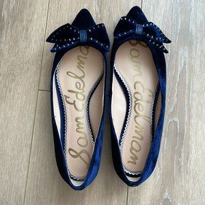 Navy Velvet Sam Edelman pointy toe flat with bow & stud detail (9.5)